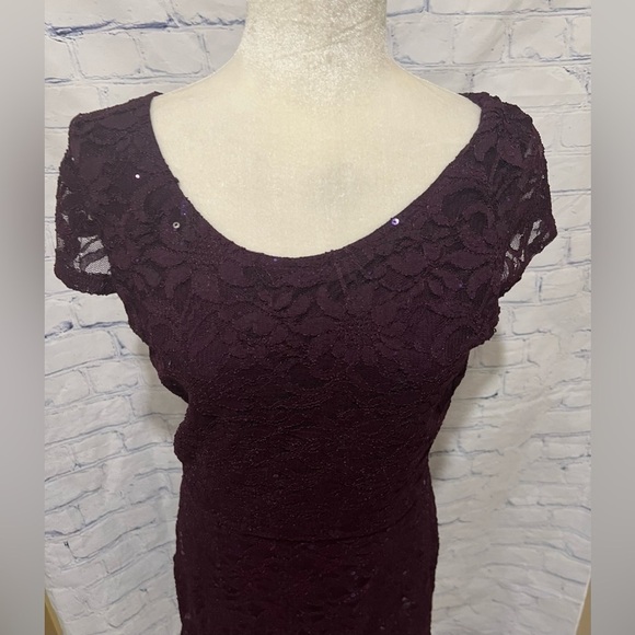 WOMENS SIZE 10 RN STUDIO BY RONNI NICOLE WINE LACE SHORT SLEEVE DRESS LINED EUC - Picture 3 of 9